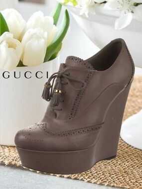 AUTHENTIC GUCCI OXFORDS WEDGES